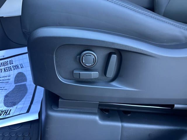 2025 Land Rover Defender 110 P500 X-Dynamic SE