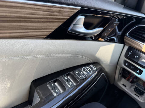 2017 Kia Cadenza Premium