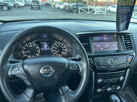 2017 Nissan Pathfinder SV