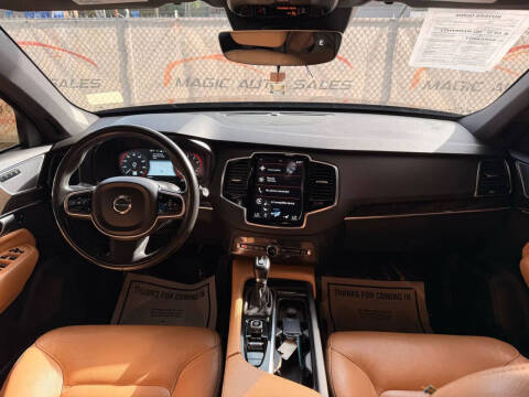 2018 Volvo XC90 T6 Momentum