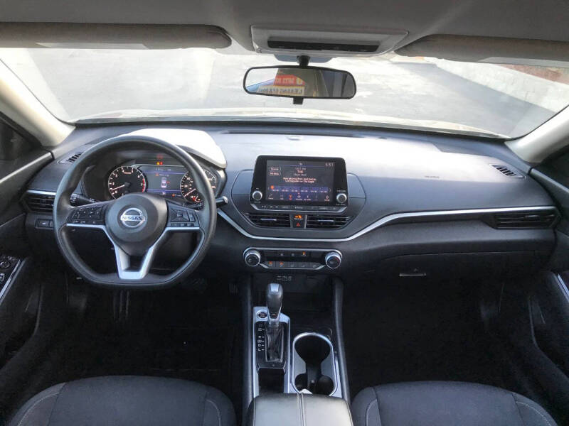 2021 Nissan Altima 2.5 SV