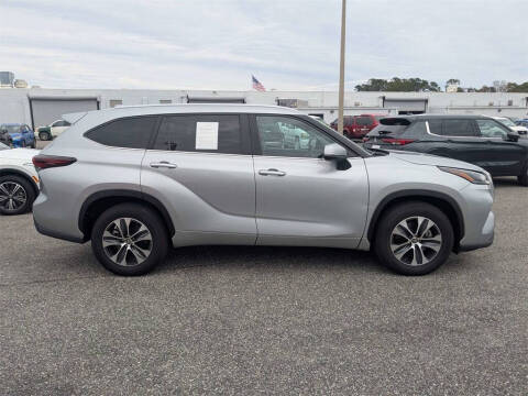 2024 Toyota Highlander LE