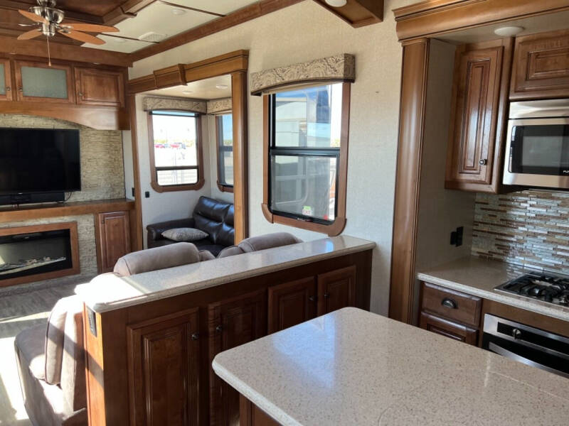 2018 Thor Motor Coach Redwood