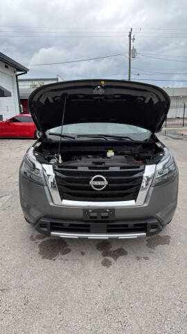 2025 Nissan Pathfinder SL