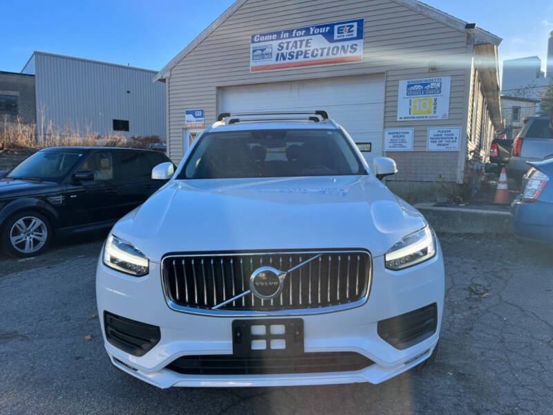 2020 Volvo XC90 T6 Momentum 6-Passenger