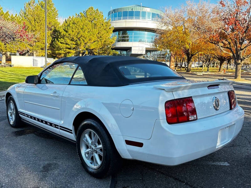 2007 Ford Mustang V6 Deluxe