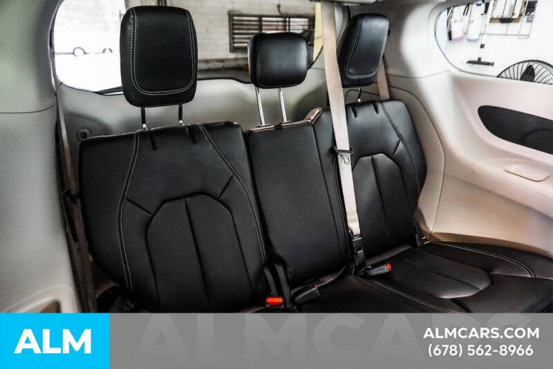 2024 Chrysler Pacifica Plug-In Hybrid Select