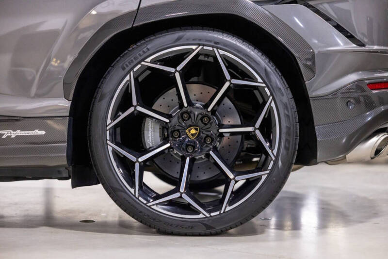 2023 Lamborghini Urus Performante