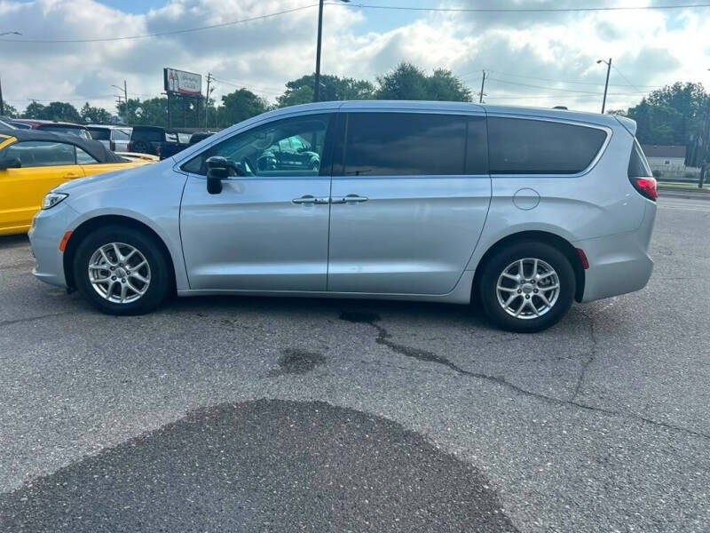 2024 Chrysler Pacifica Touring L