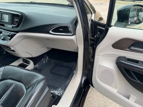 2017 Chrysler Pacifica Touring-L