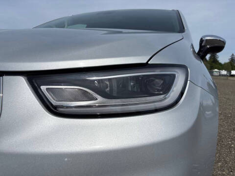 2023 Chrysler Pacifica Plug-In Hybrid Limited