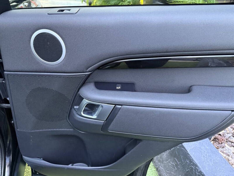 2020 Land Rover Discovery SE