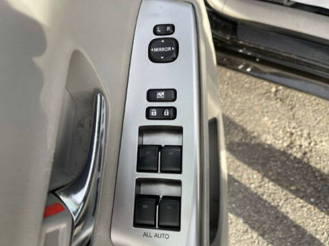 2017 Toyota Prius v Five