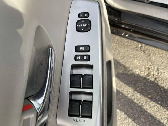 2017 Toyota Prius v Five