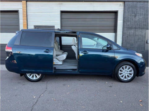 2012 Toyota Sienna LE 7-Passenger