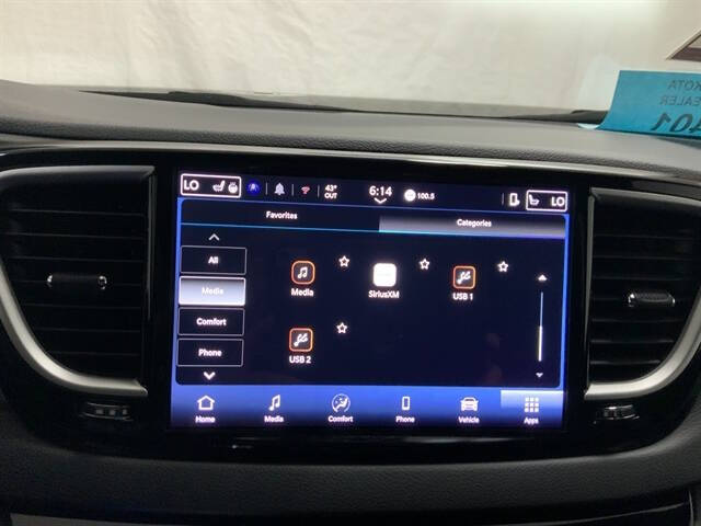 2025 Chrysler Pacifica Select