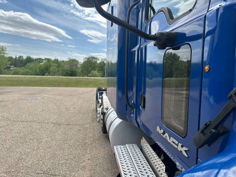 2011 Mack Pinnacle