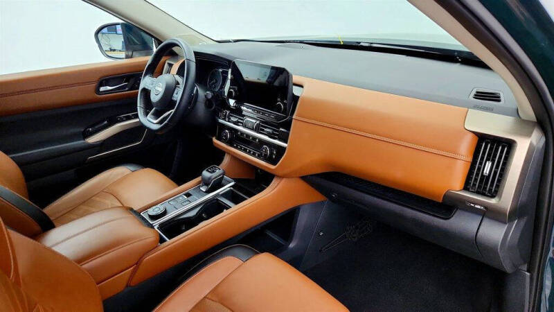2023 Nissan Pathfinder Platinum