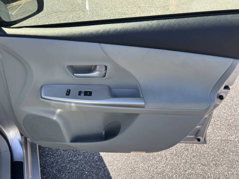 2013 Toyota Prius v Three