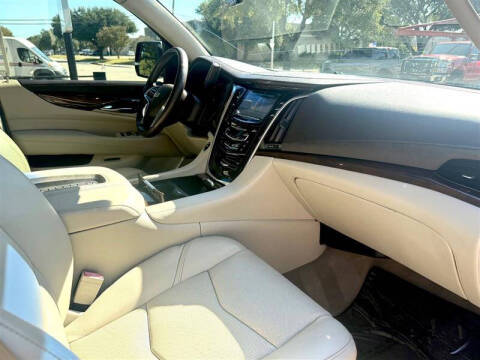 2016 Cadillac Escalade Luxury Collection