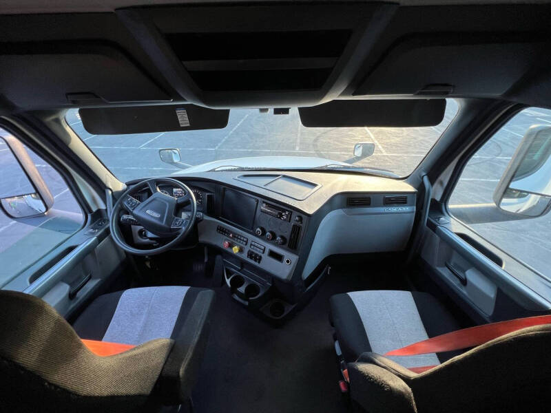 2020 Freightliner Cascadia