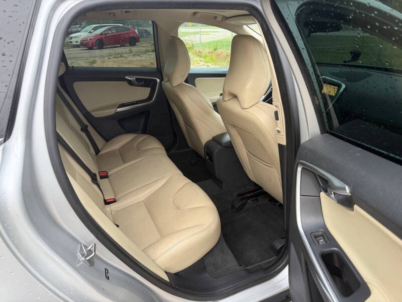 2017 Volvo XC60 T5 Dynamic
