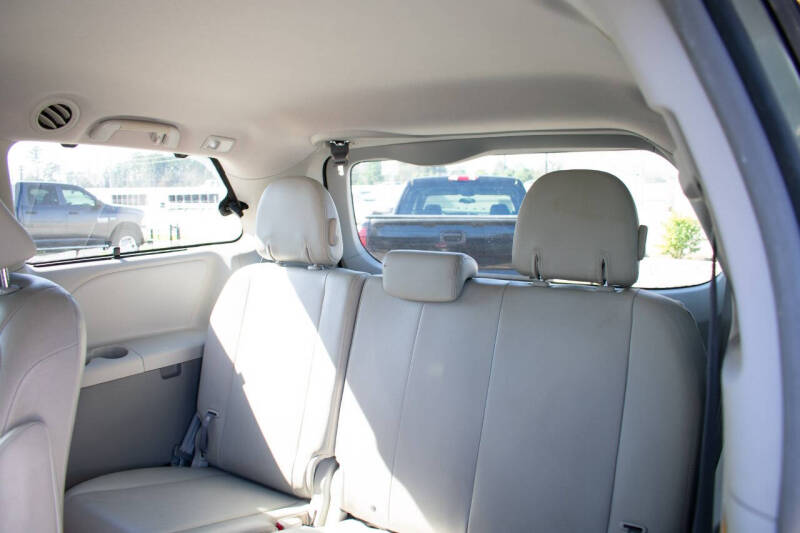 2013 Toyota Sienna XLE 8-Passenger
