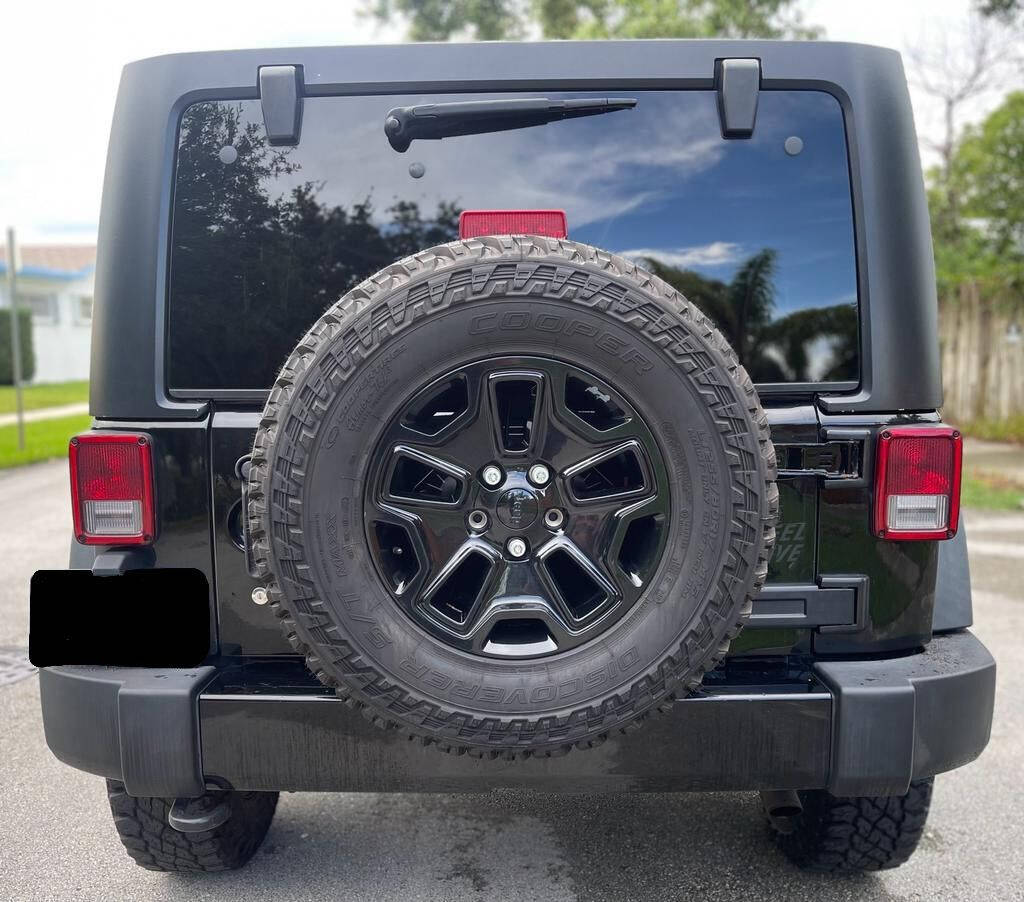 2016 Jeep Wrangler Unlimited  - $15,500