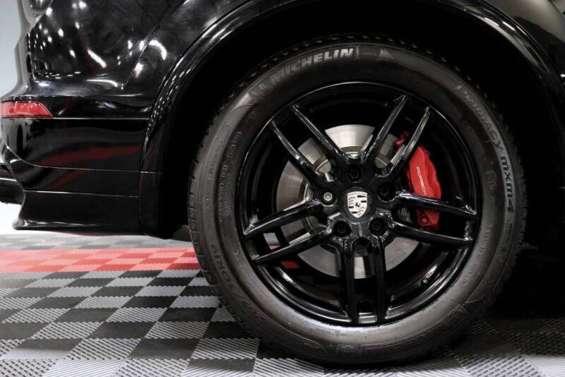 2017 Porsche Cayenne GTS