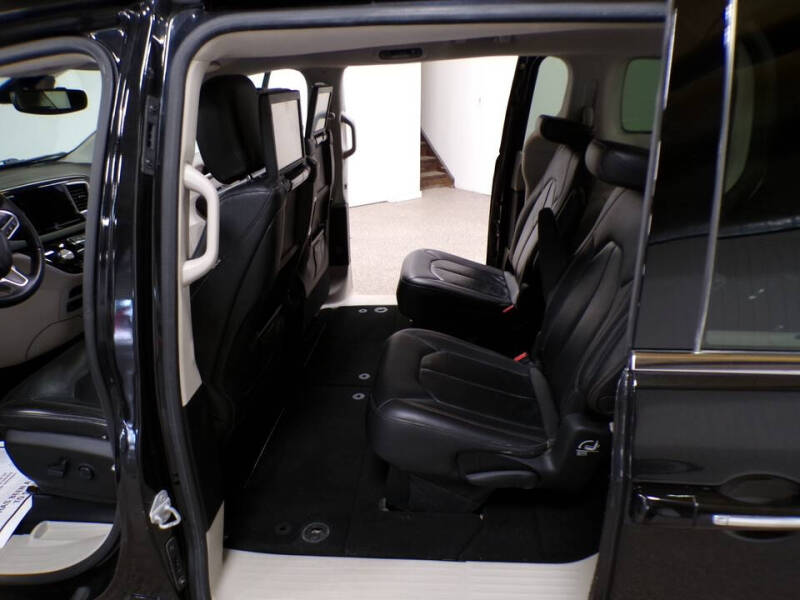 2017 Chrysler Pacifica Touring-L Plus