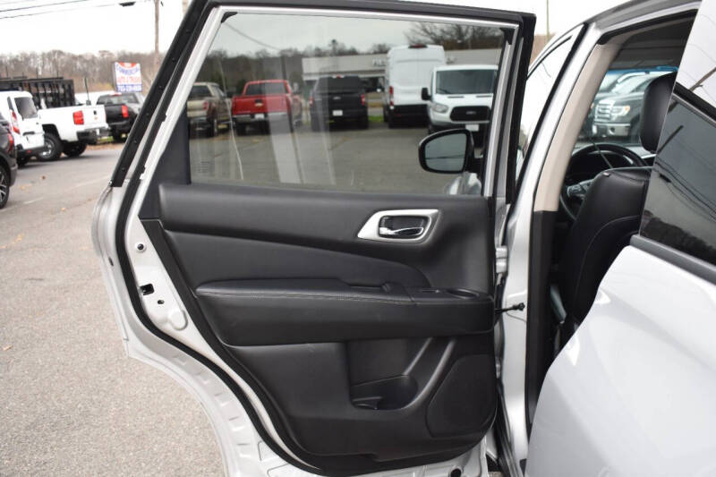 2016 Nissan Pathfinder SL