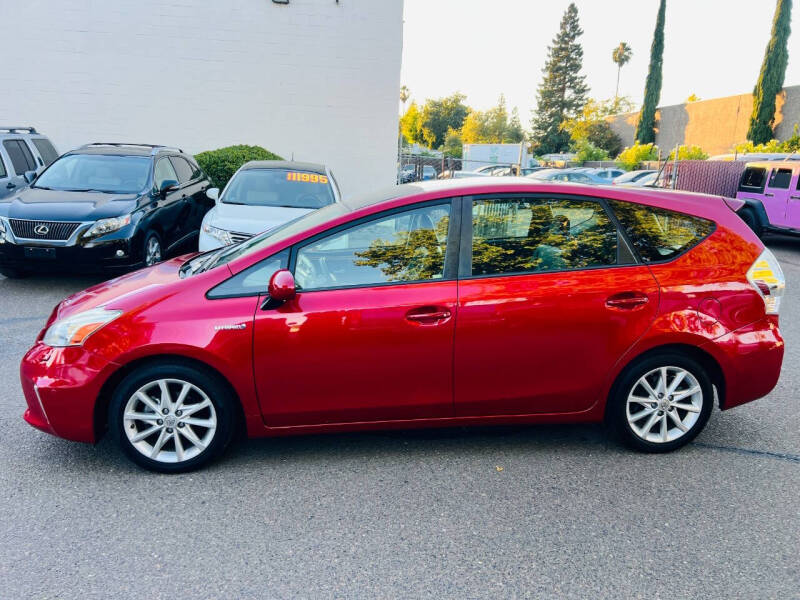 2013 Toyota Prius v Five