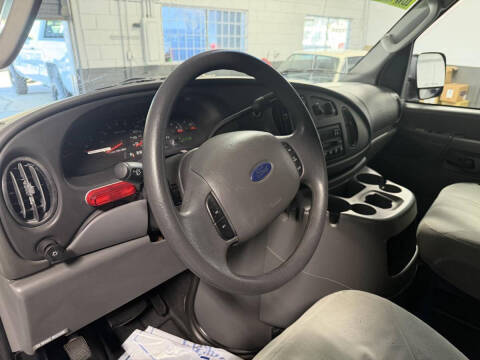 2005 Ford E-Series E-350 SD