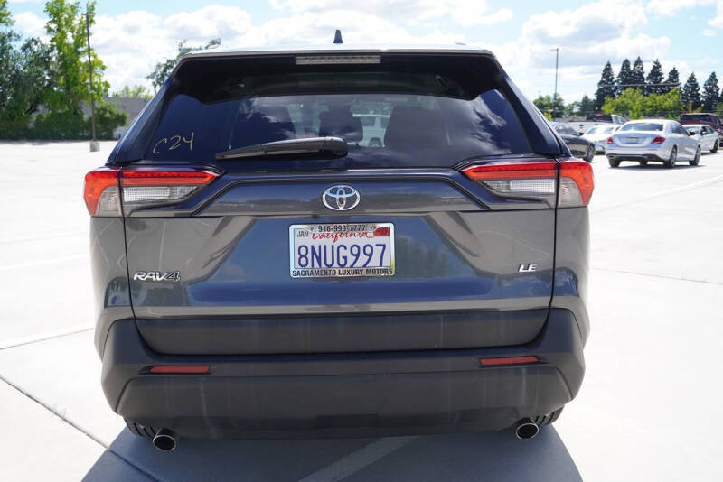 2020 Toyota RAV4 LE