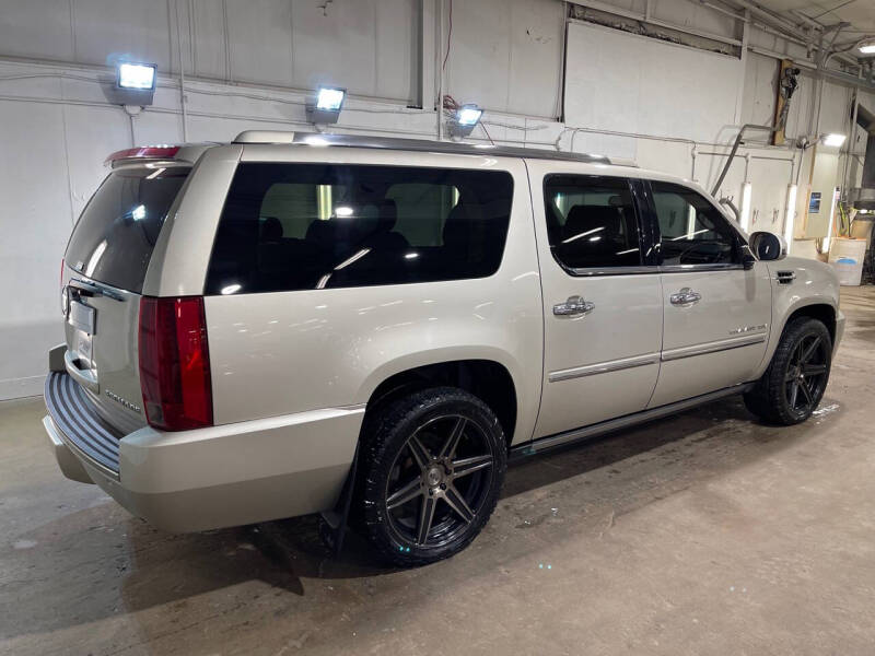 Used 2013 Cadillac Escalade ESV Platinum Edition with VIN 1GYS4KEF1DR124683 for sale in Sioux Falls, SD