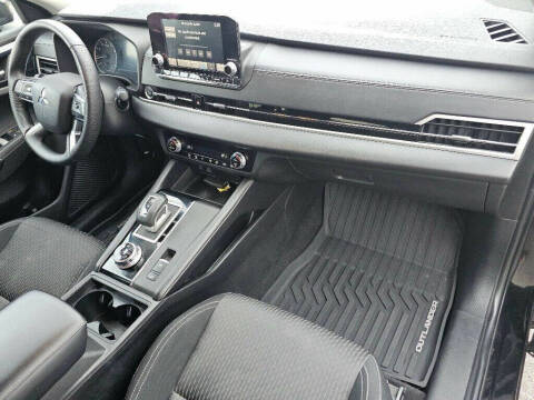 2022 Mitsubishi Outlander ES