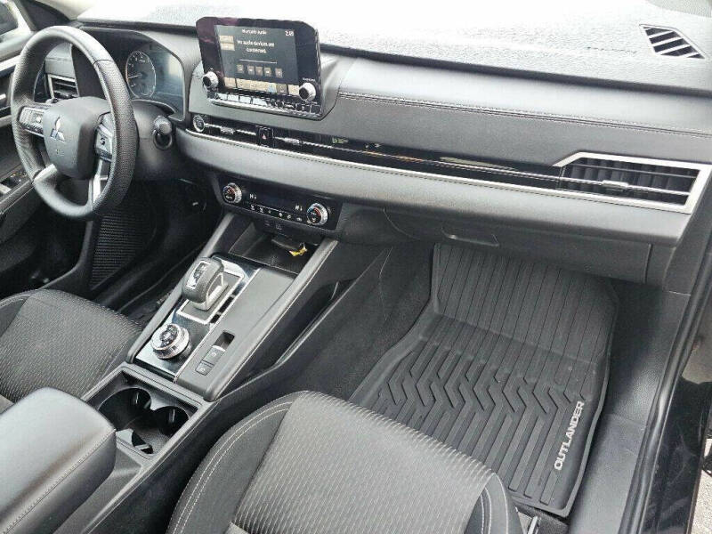 2022 Mitsubishi Outlander ES