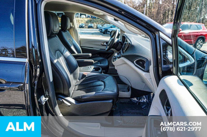 2024 Chrysler Pacifica Plug-In Hybrid Select