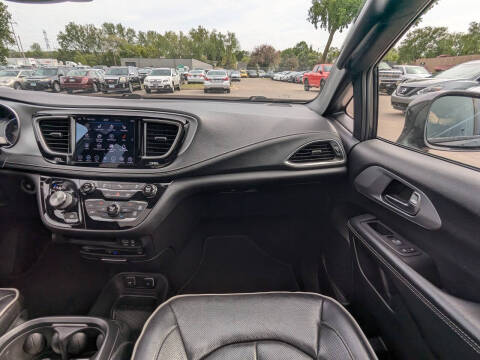 2020 Chrysler Pacifica Limited Red S