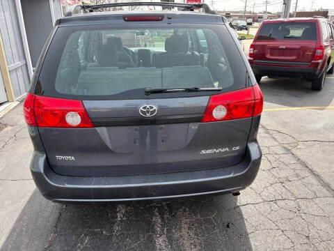 2008 Toyota Sienna CE 7-Passenger