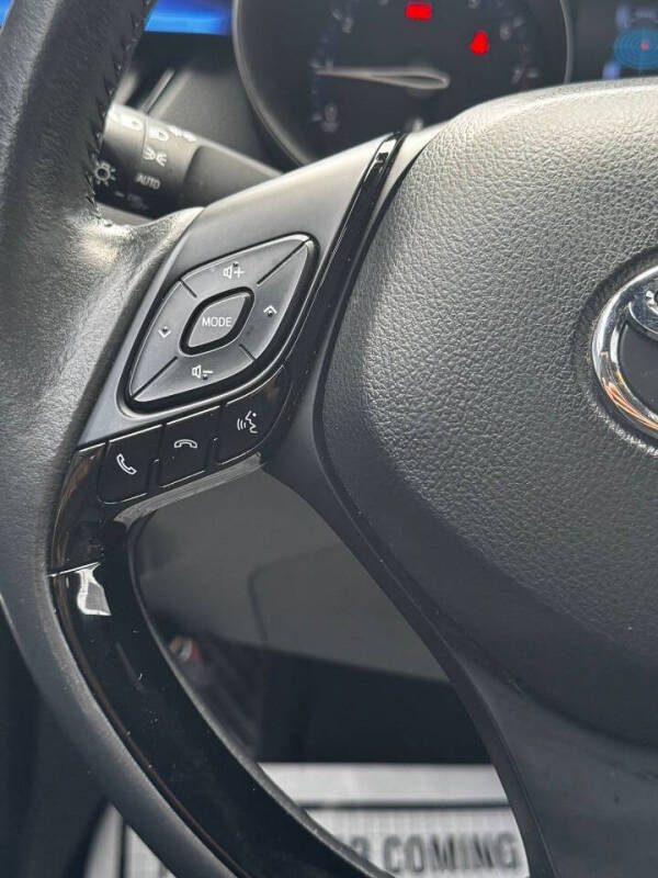 2022 Toyota C-HR XLE