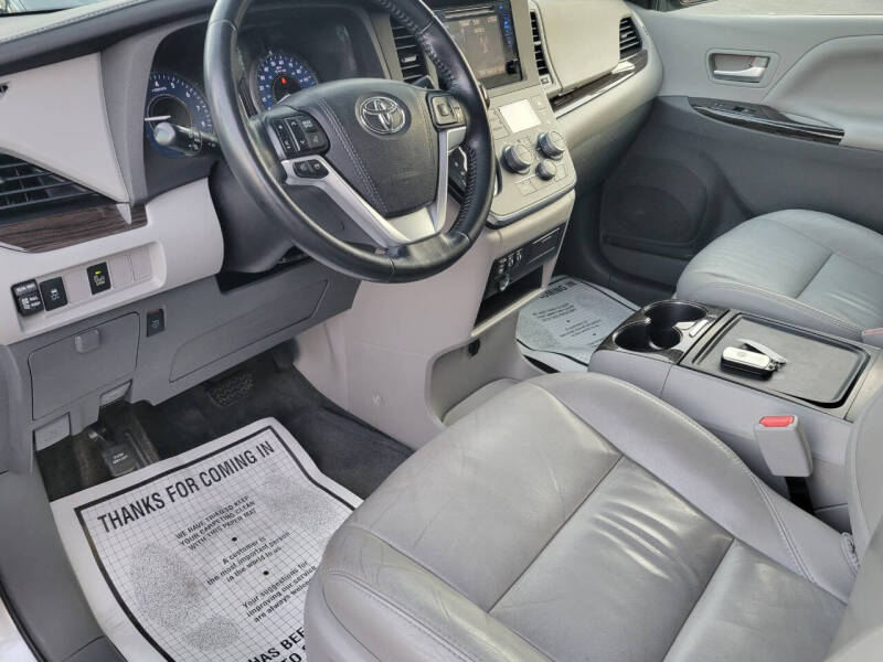 2015 Toyota Sienna XLE 8-Passenger