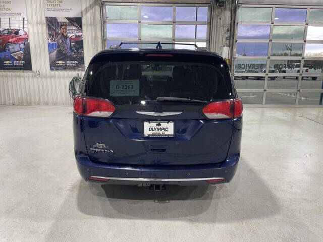 2017 Chrysler Pacifica Touring-L Plus