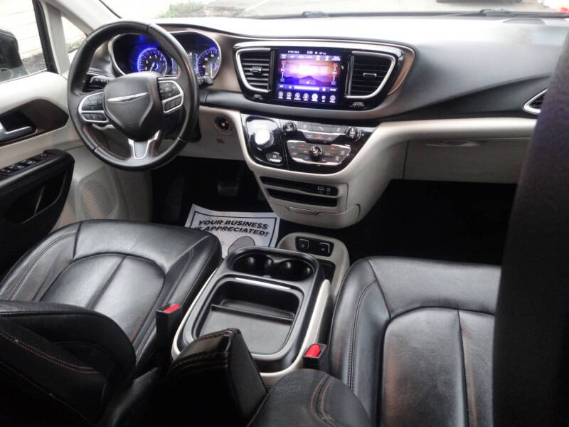 2017 Chrysler Pacifica Touring-L