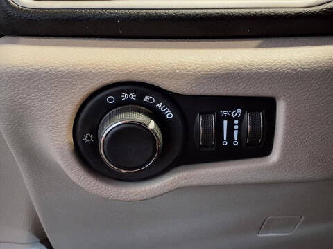 2020 Chrysler Voyager LX