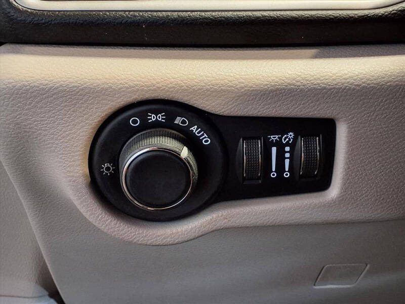 2020 Chrysler Voyager LX