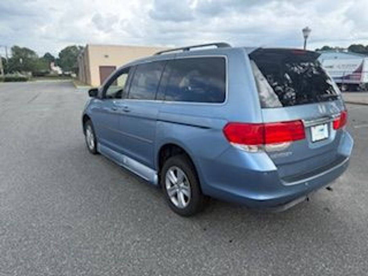 2010-honda-odyssey-touring-4dr-mini-van.jpg