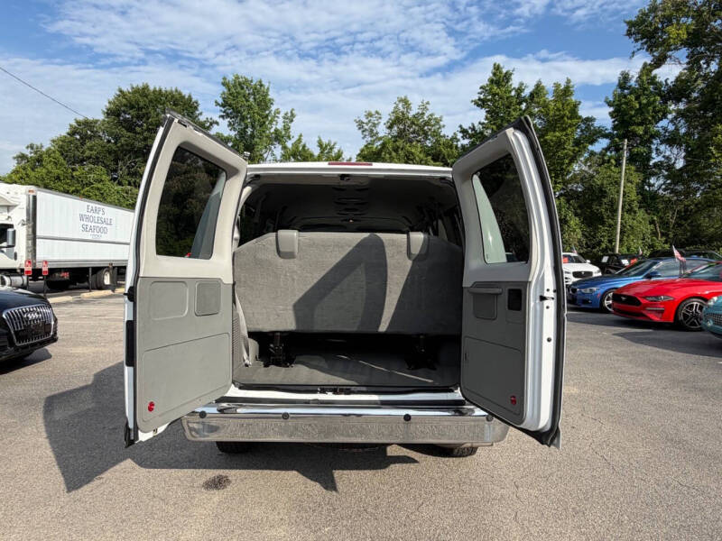 2010 Ford E-Series E-350 SD XL