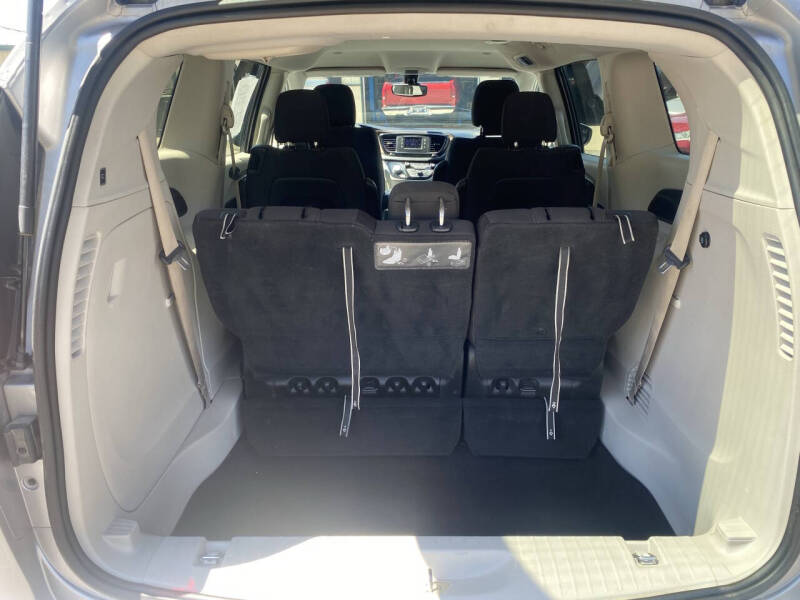 2017 Chrysler Pacifica Touring - Photo 11