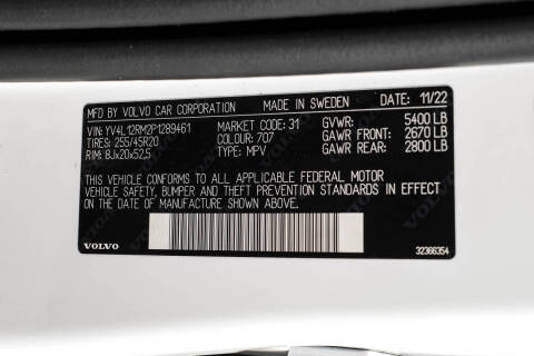 2023 Volvo XC60 B5 Ultimate Dark Theme